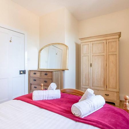 Altido Retro Castle Retreat 2Bed Apartment Edinburgh Luaran gambar