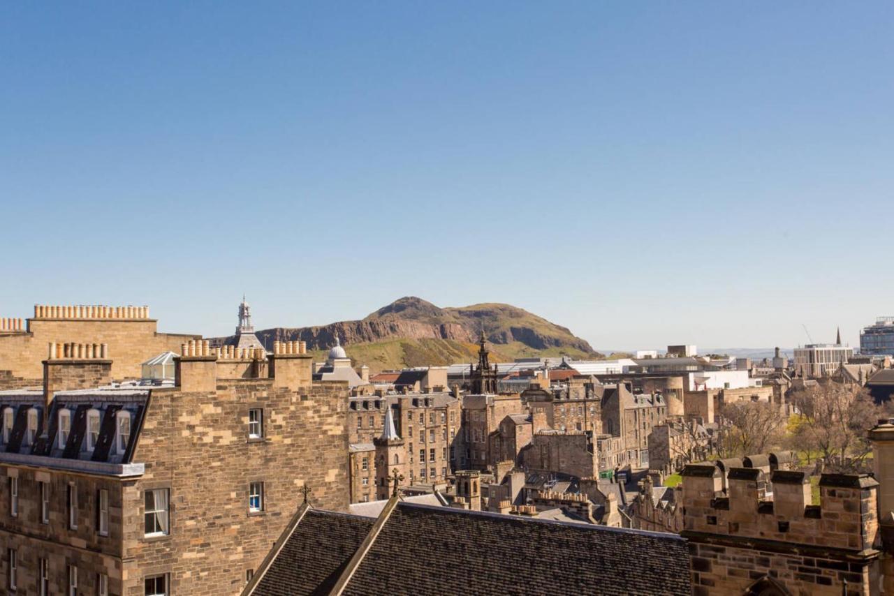 Altido Retro Castle Retreat 2Bed Apartment Edinburgh Bilik gambar