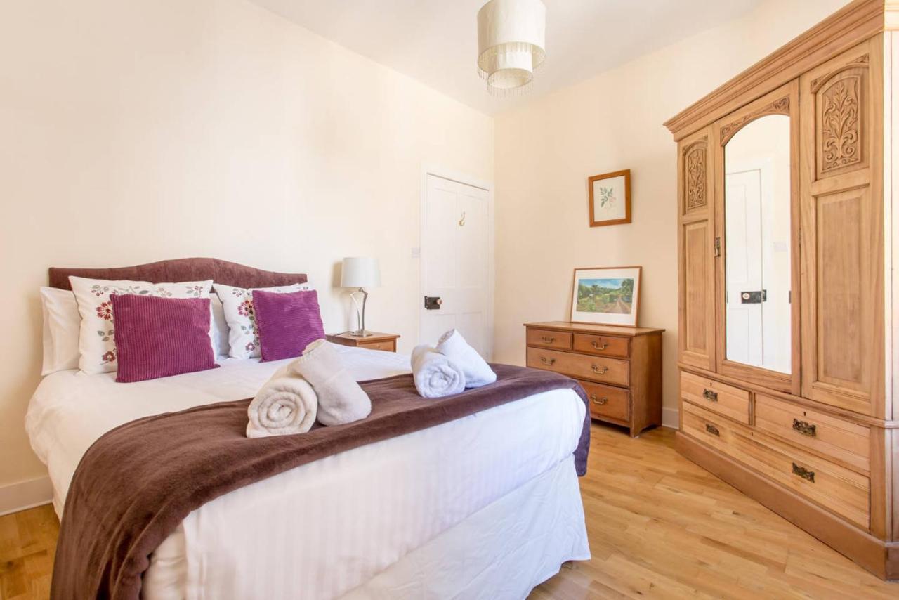Altido Retro Castle Retreat 2Bed Apartment Edinburgh Bilik gambar