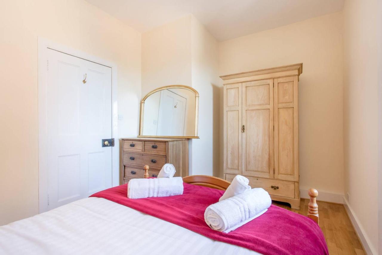 Altido Retro Castle Retreat 2Bed Apartment Edinburgh Luaran gambar