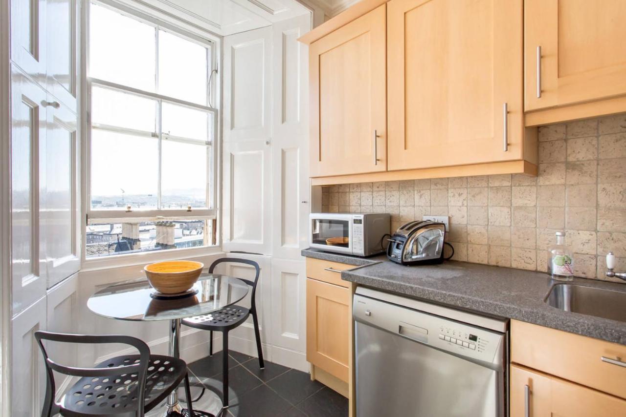Altido Retro Castle Retreat 2Bed Apartment Edinburgh Bilik gambar
