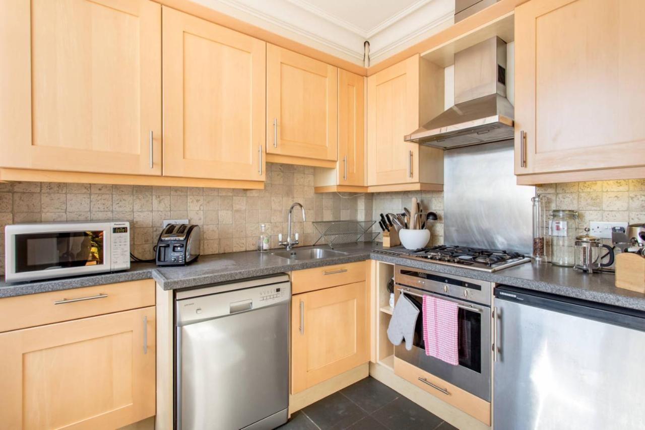 Altido Retro Castle Retreat 2Bed Apartment Edinburgh Luaran gambar