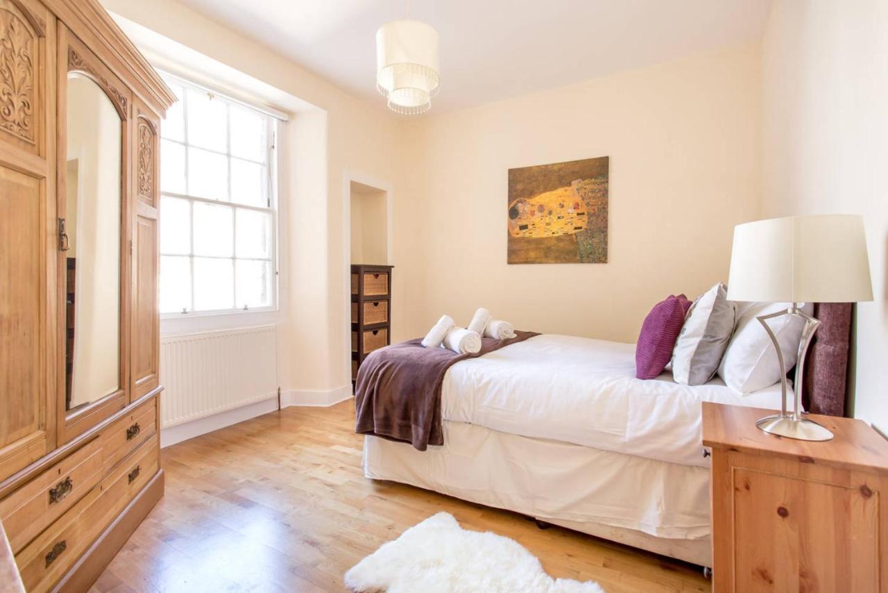 Altido Retro Castle Retreat 2Bed Apartment Edinburgh Luaran gambar