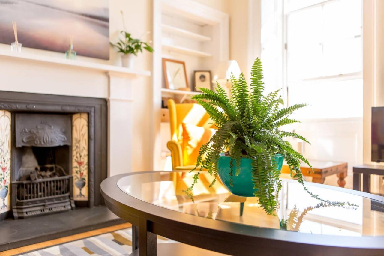 Altido Retro Castle Retreat 2Bed Apartment Edinburgh Bilik gambar