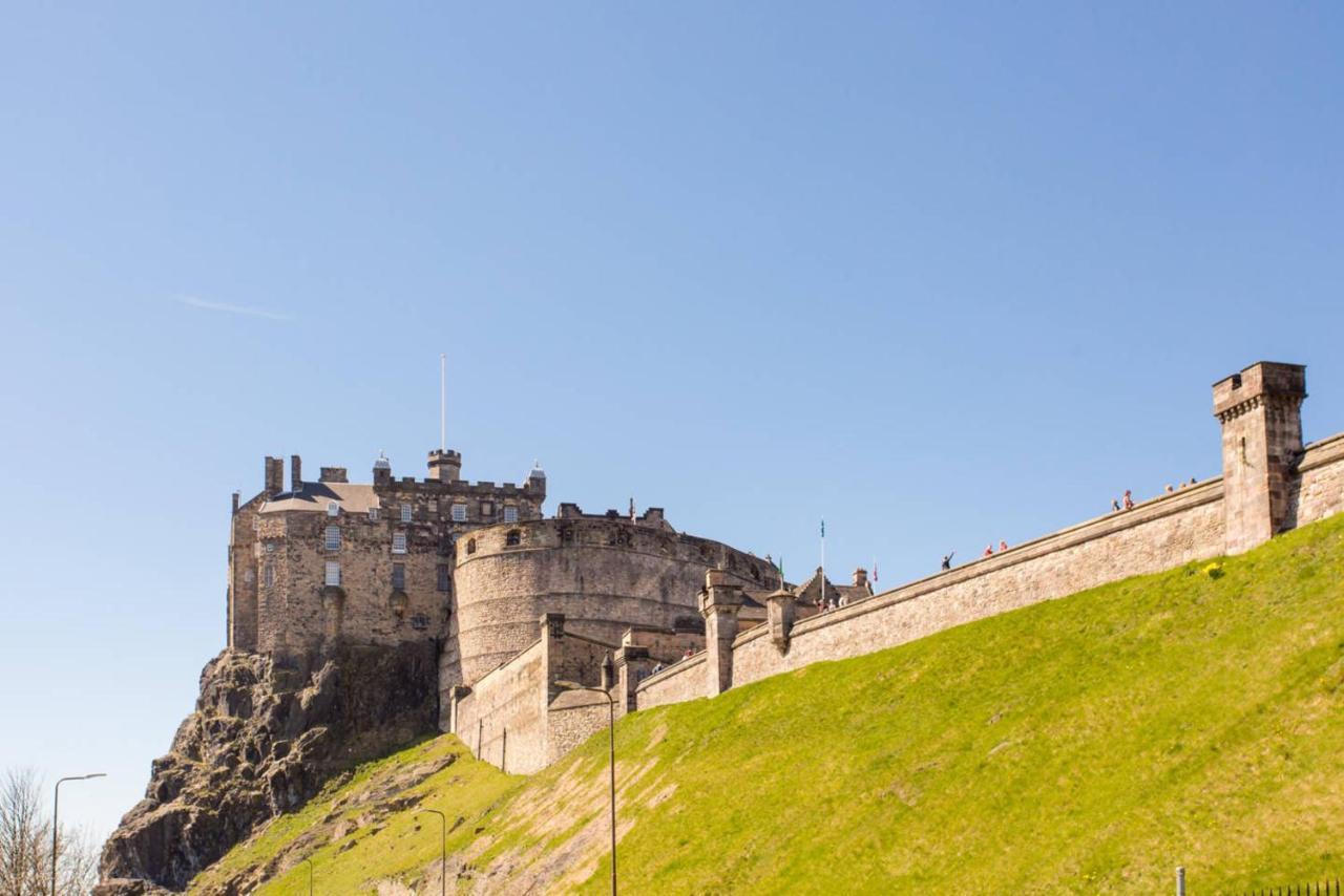 Altido Retro Castle Retreat 2Bed Apartment Edinburgh Luaran gambar