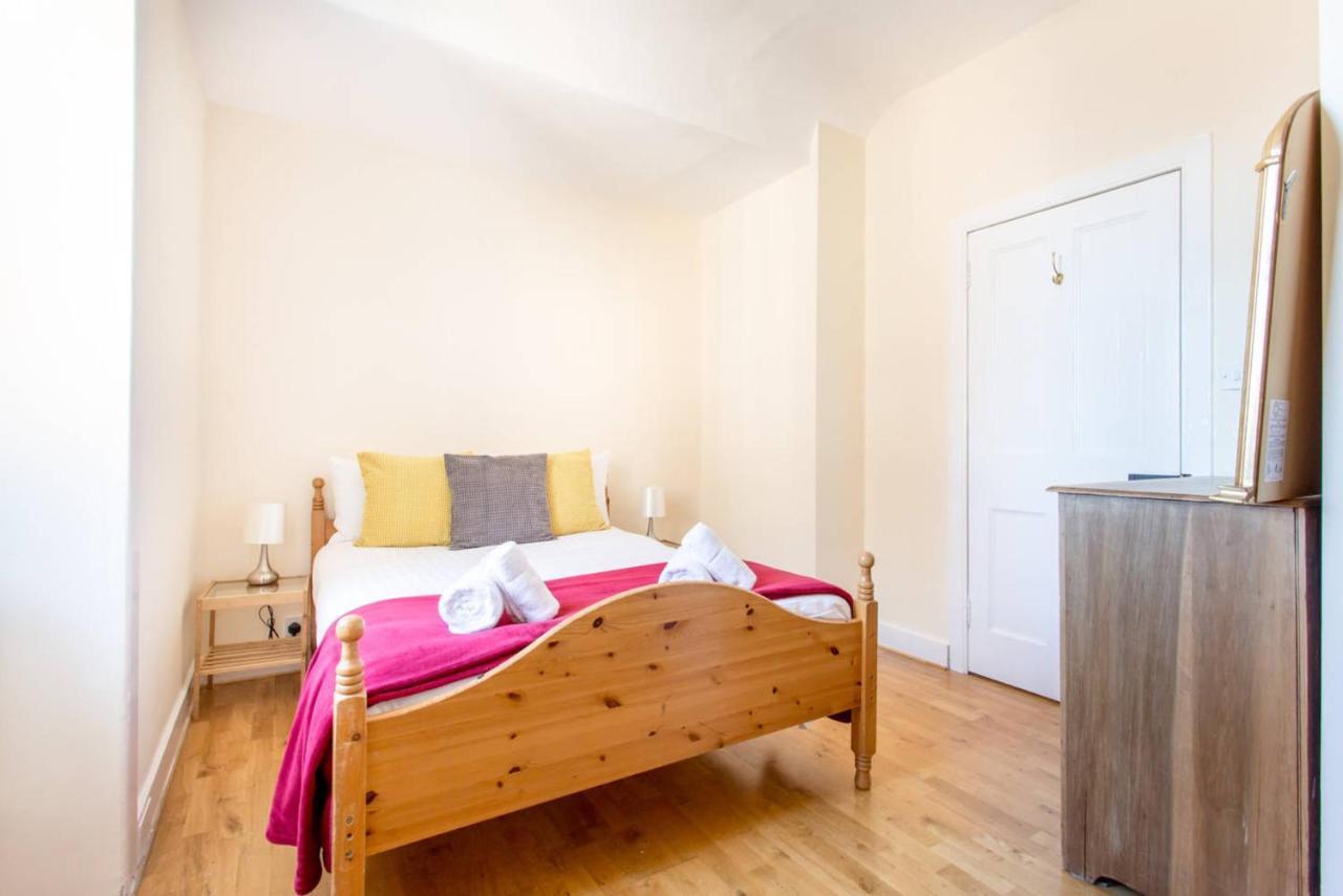 Altido Retro Castle Retreat 2Bed Apartment Edinburgh Bilik gambar