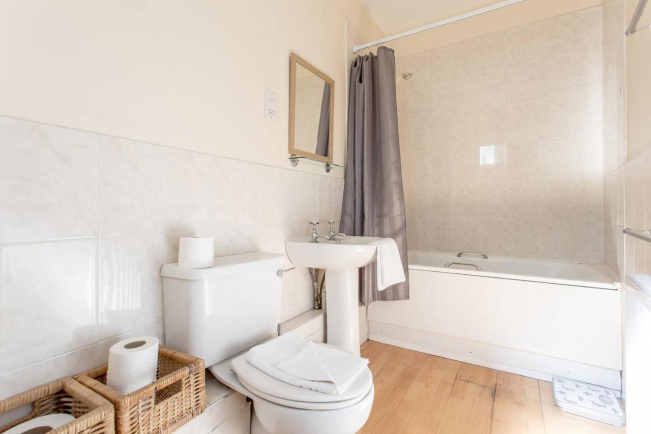 Altido Retro Castle Retreat 2Bed Apartment Edinburgh Luaran gambar