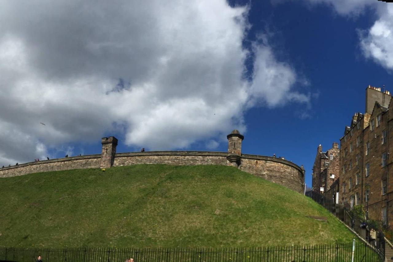 Altido Retro Castle Retreat 2Bed Apartment Edinburgh Bilik gambar