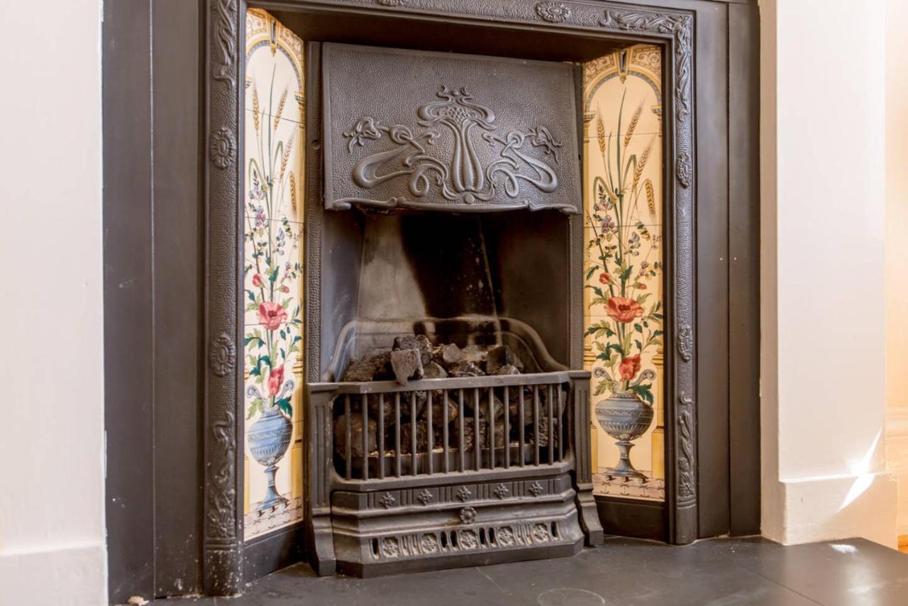 Altido Retro Castle Retreat 2Bed Apartment Edinburgh Luaran gambar